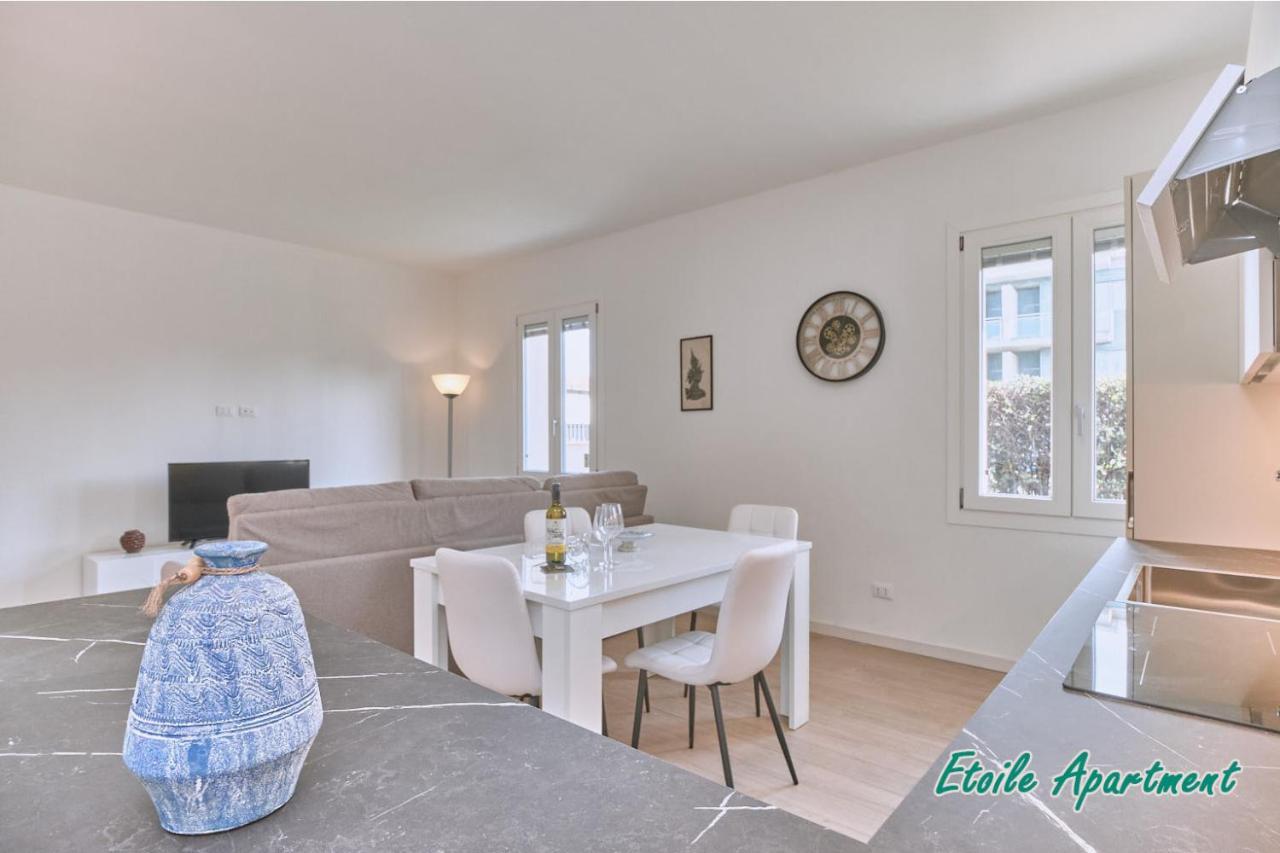 Casa Monique Apartments デセンツァーノ・デル・ガルダ エクステリア 写真