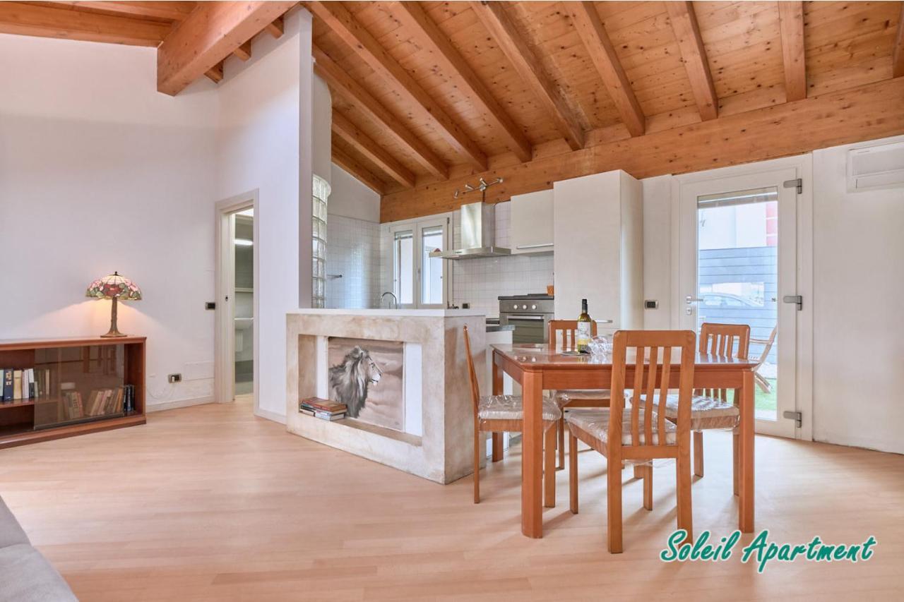 Casa Monique Apartments デセンツァーノ・デル・ガルダ エクステリア 写真