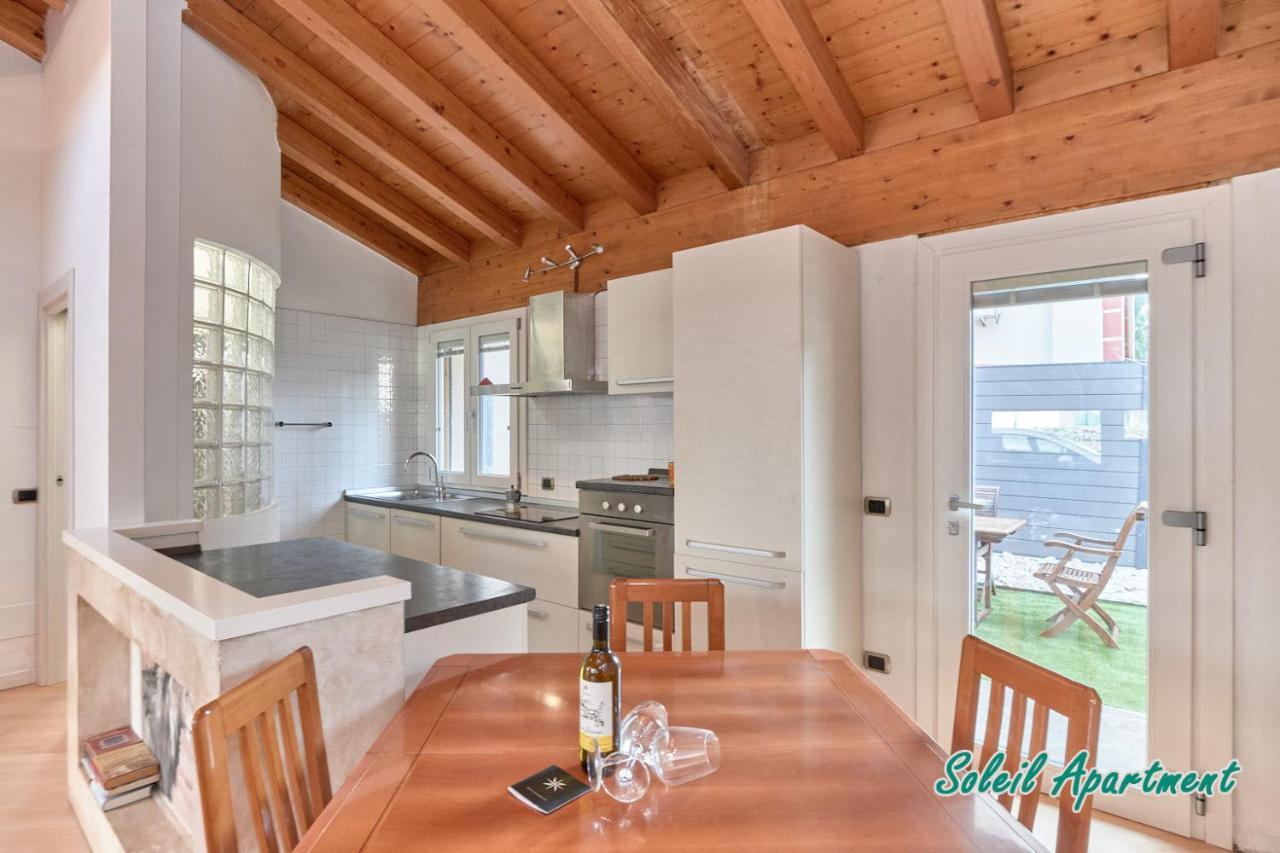 Casa Monique Apartments デセンツァーノ・デル・ガルダ エクステリア 写真
