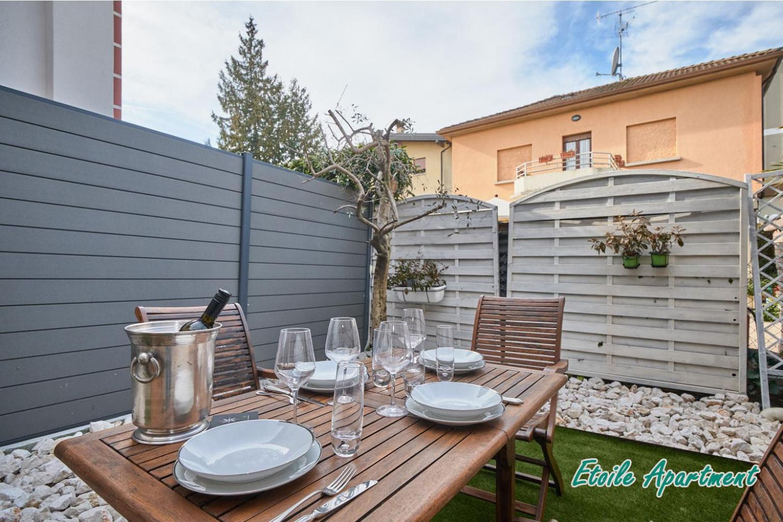 Casa Monique Apartments デセンツァーノ・デル・ガルダ エクステリア 写真